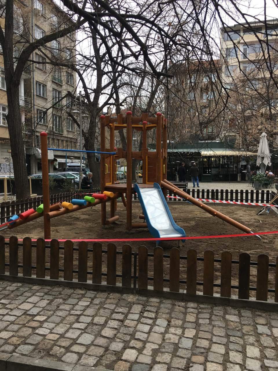 Детска площадка в район Средец