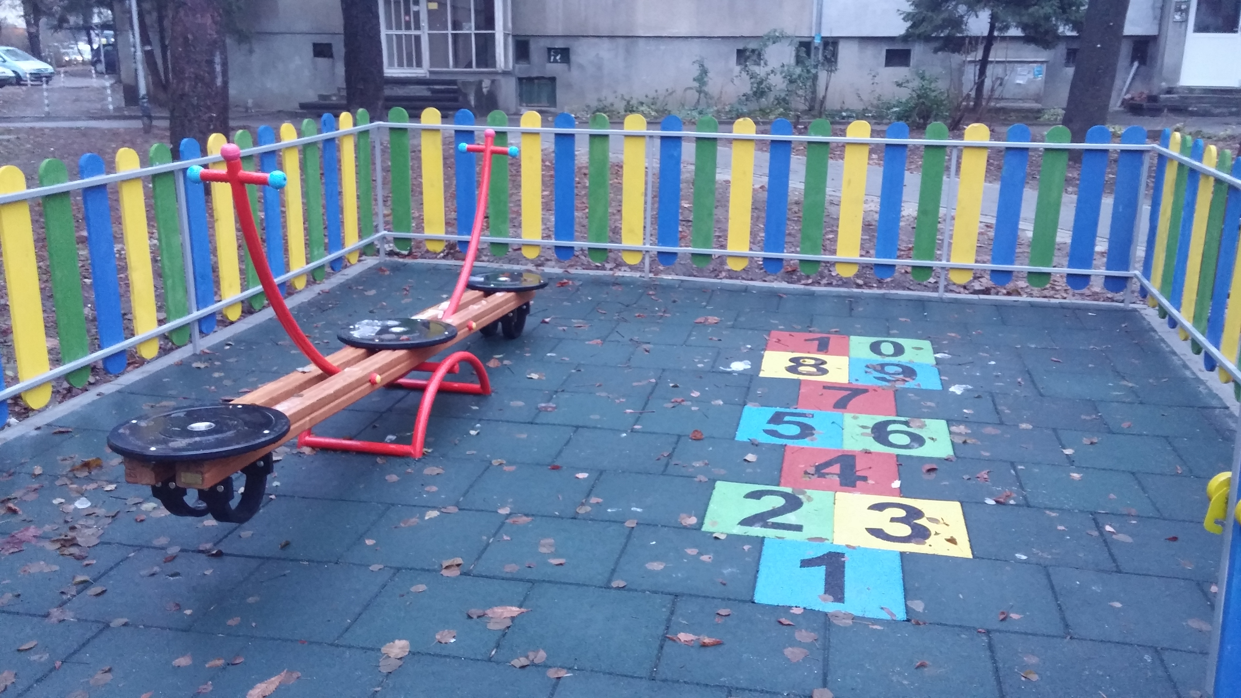 Обновена детска площадка