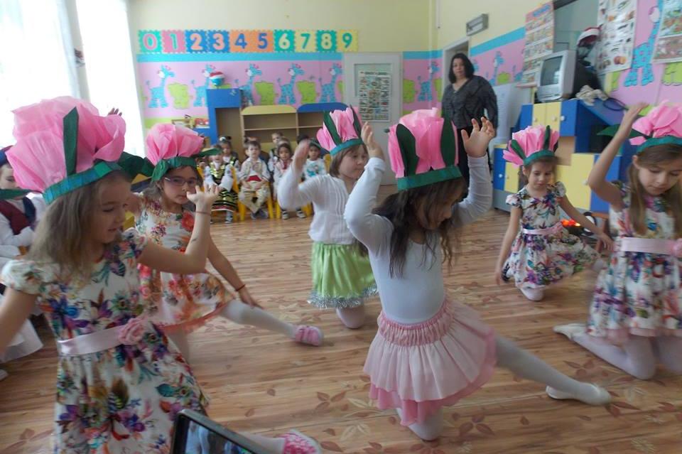 Тържество в 90-а детска градина "Веса Паспалева", район Надежда