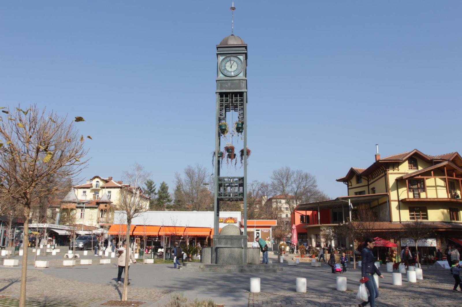 часовниковата кула в центъра на Банкя