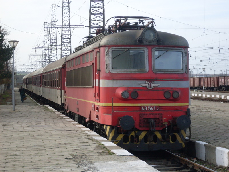влак в София