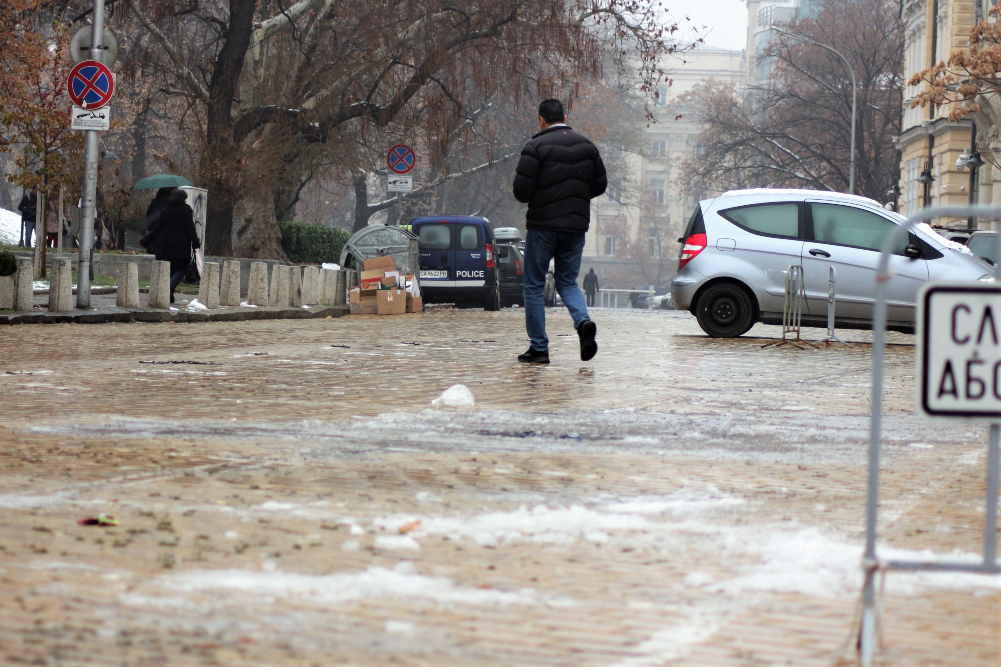 заледени улици в София
