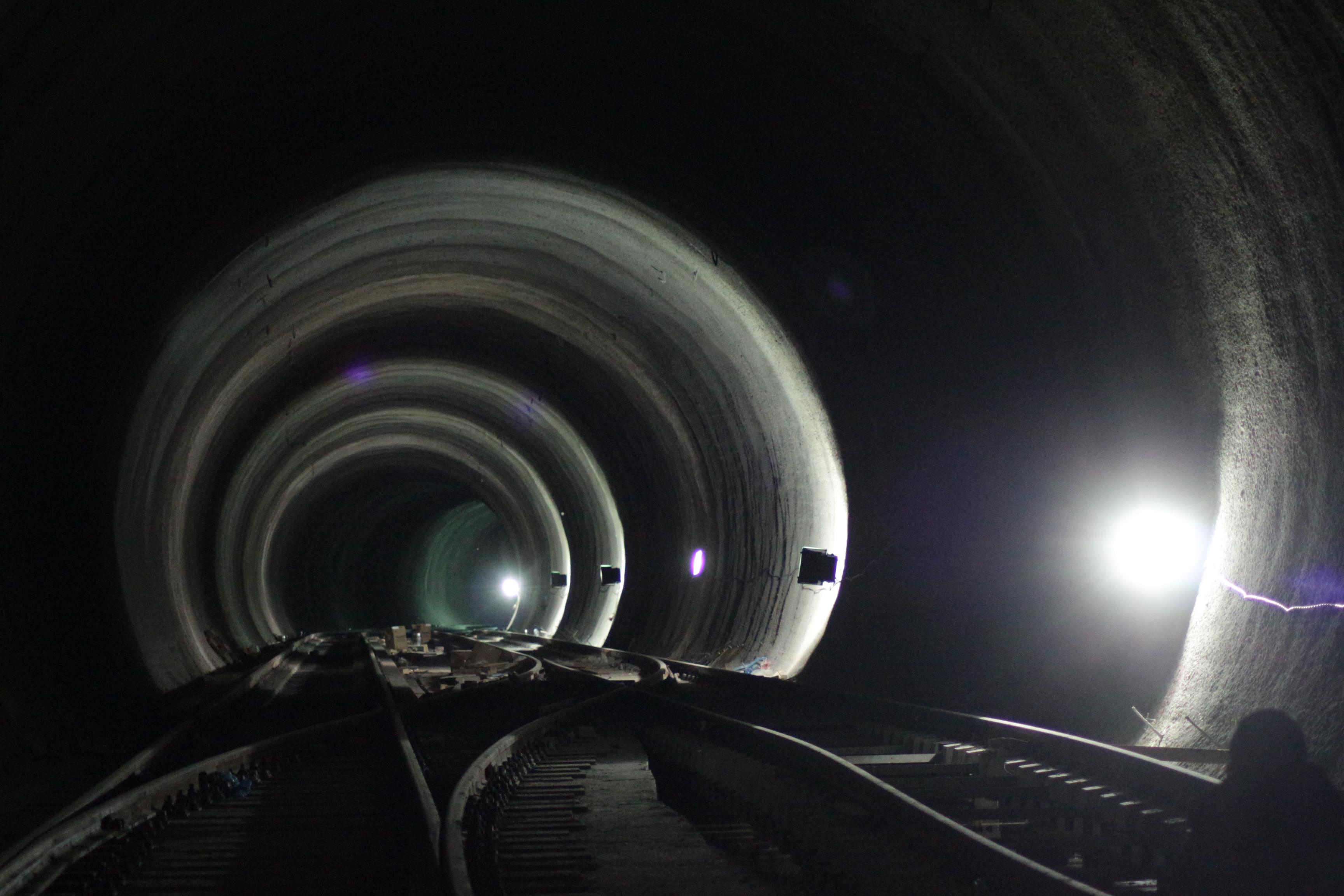 Тунелопробивната машина на метрото