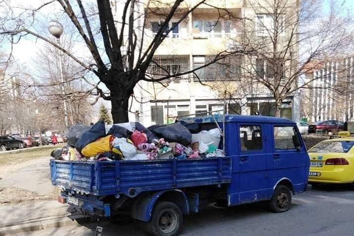 Камион с отпадъци в кв. Разсадника