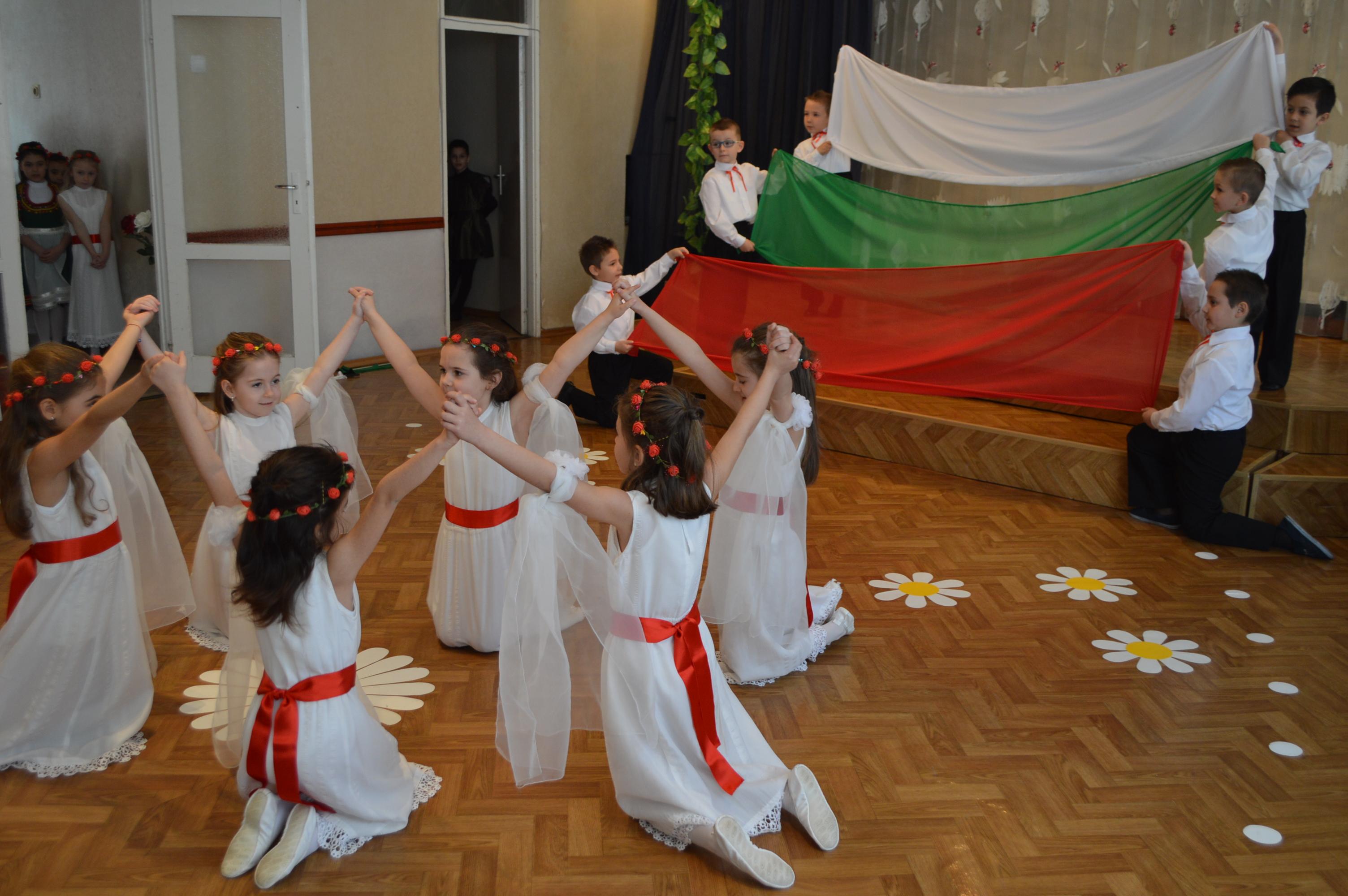 Концерт на децата в 38 детска градина "Дора Габе" в район "Надежда"