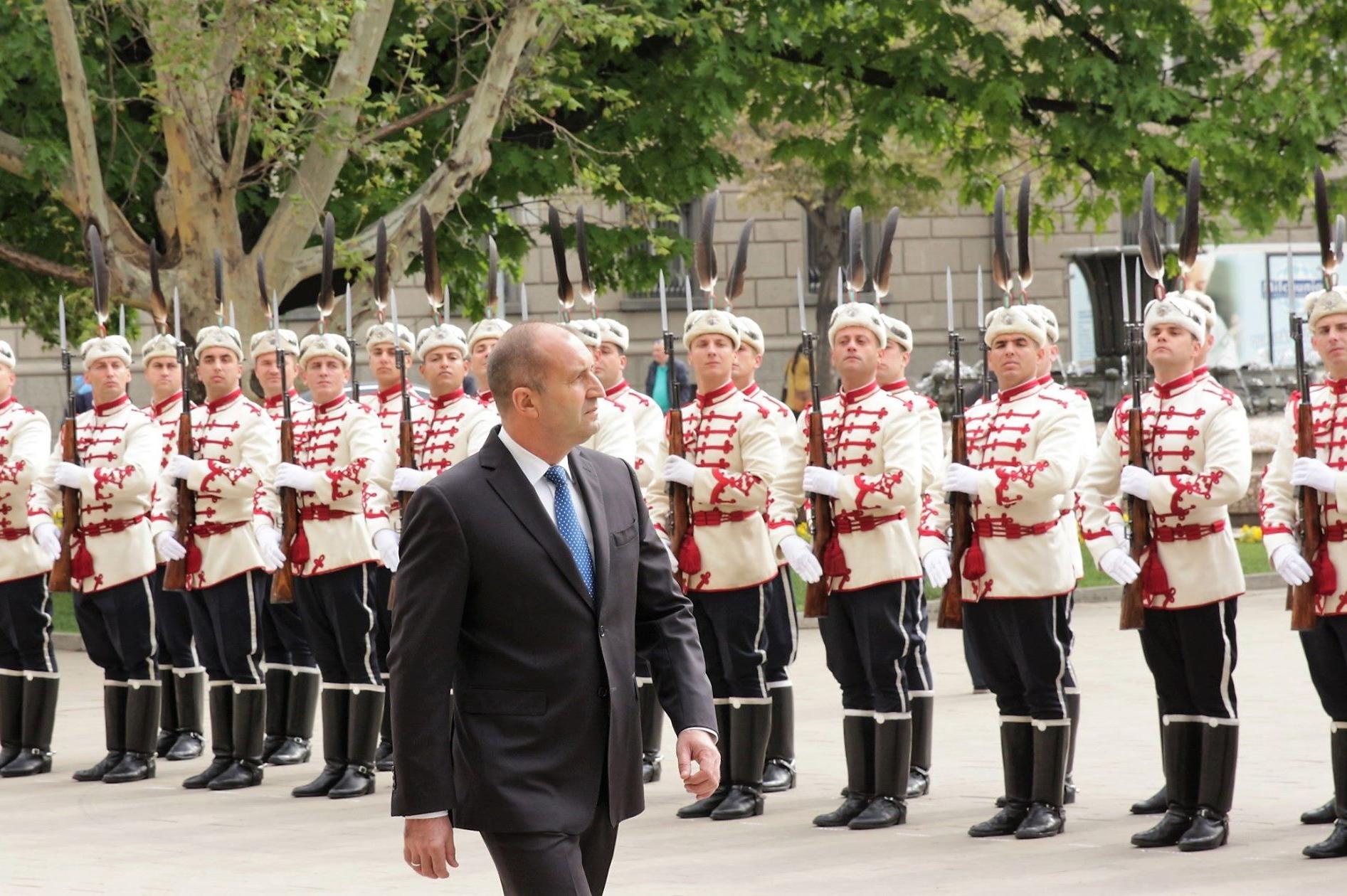 9 май, тържествена церемония пред Президентството