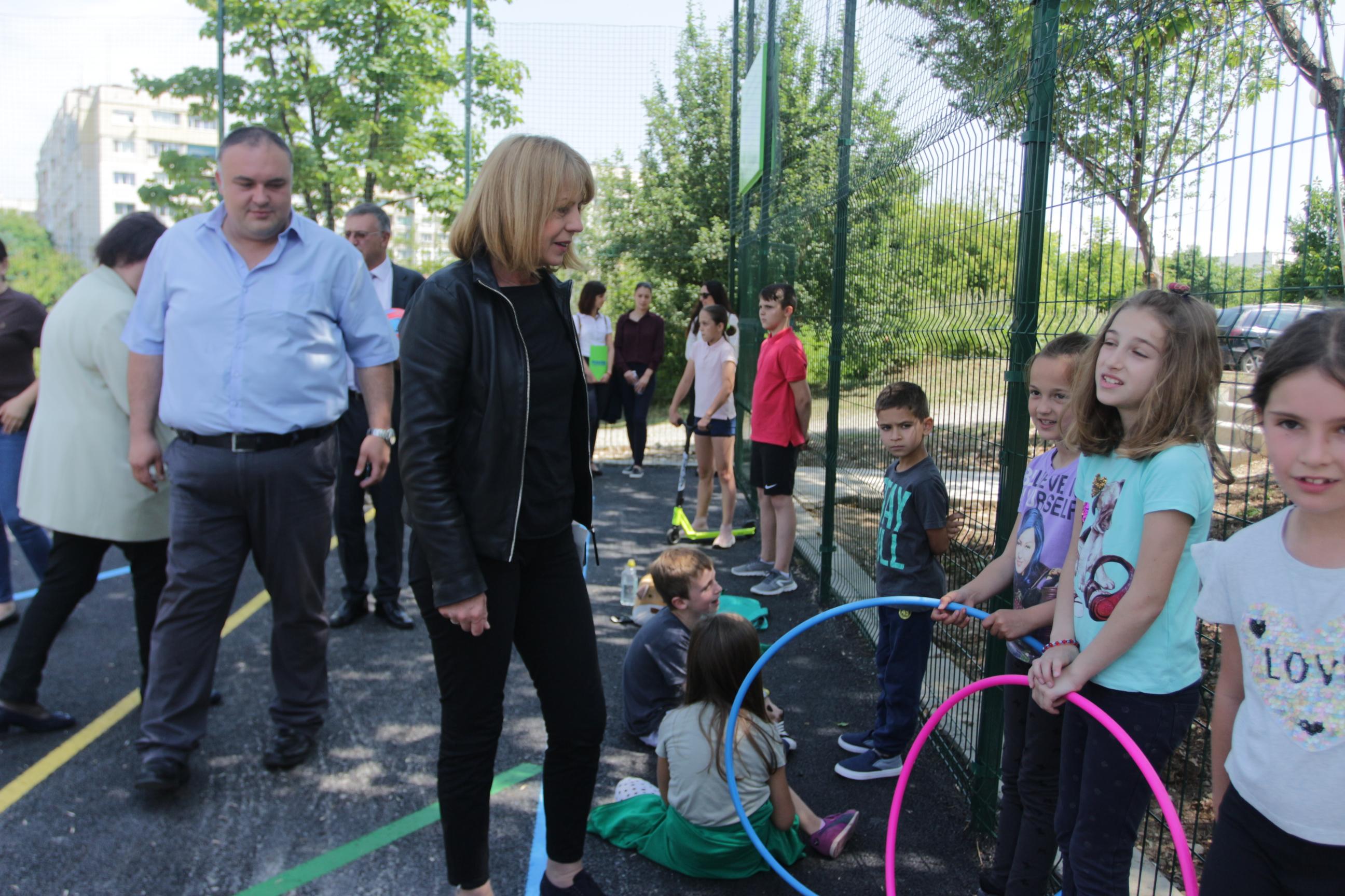 Кметът Йорданка Фандъкова откри спортна площадка, изградена от Практикер в 