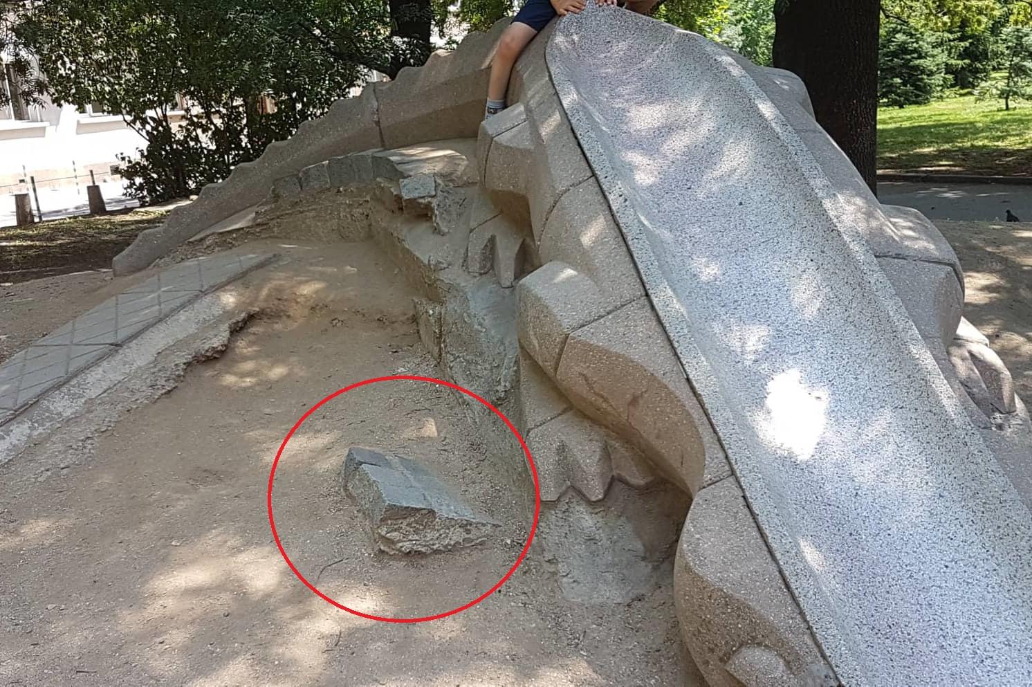 Скулптора крокодил в парка Заимов