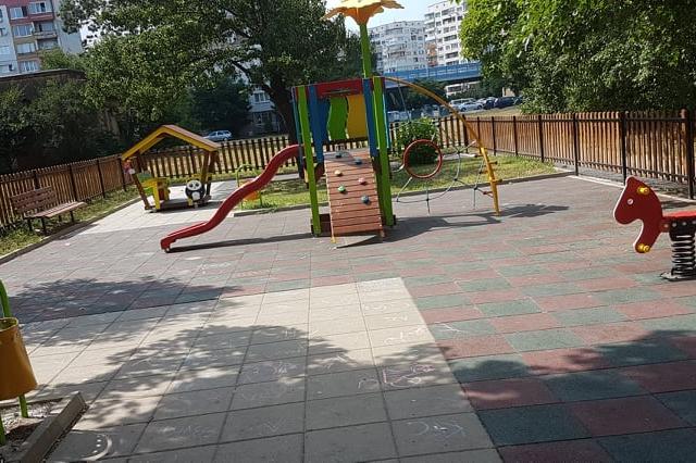 Детска площадка в София