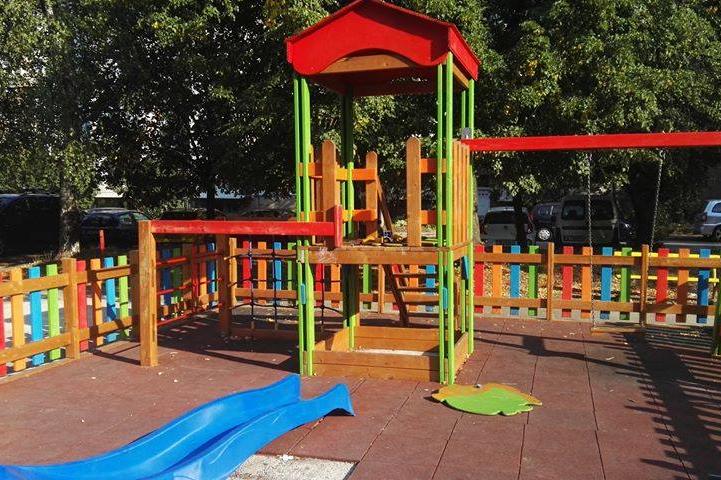 Потрошена детска площадка в жк Гоце Делчев