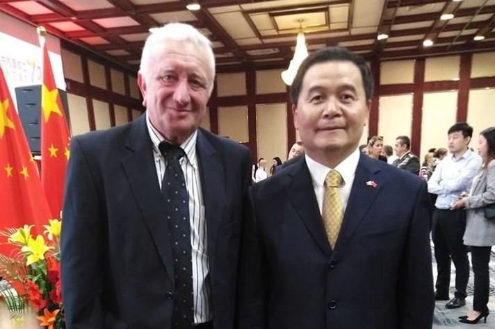 Стефан Китов и посланика на Китай в София на приема в хотел Маринела