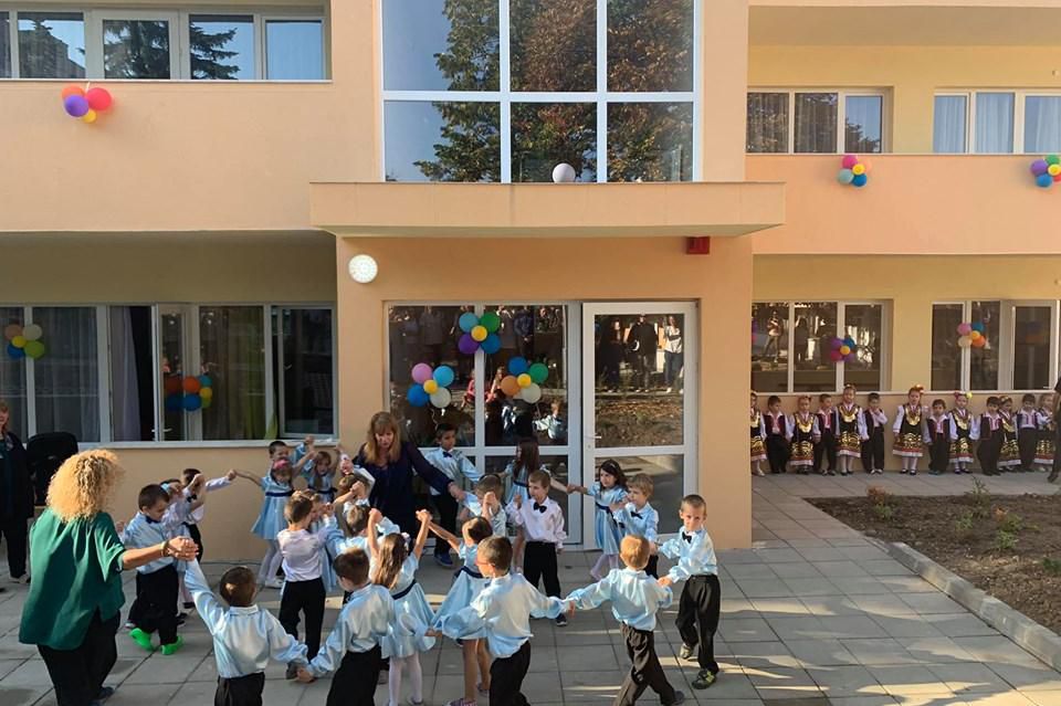 Осветиха новата детска градина 12 "Лилия" в арйон Студентски