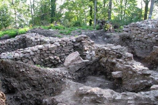Разкопки на манастира "Паисий Хилендарски" на Урвич