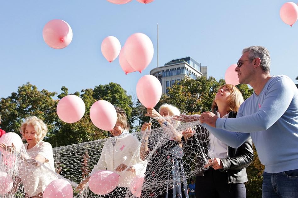 1200 балона пуснати в небето в подкрепа на борбата срещу рак на гърдата