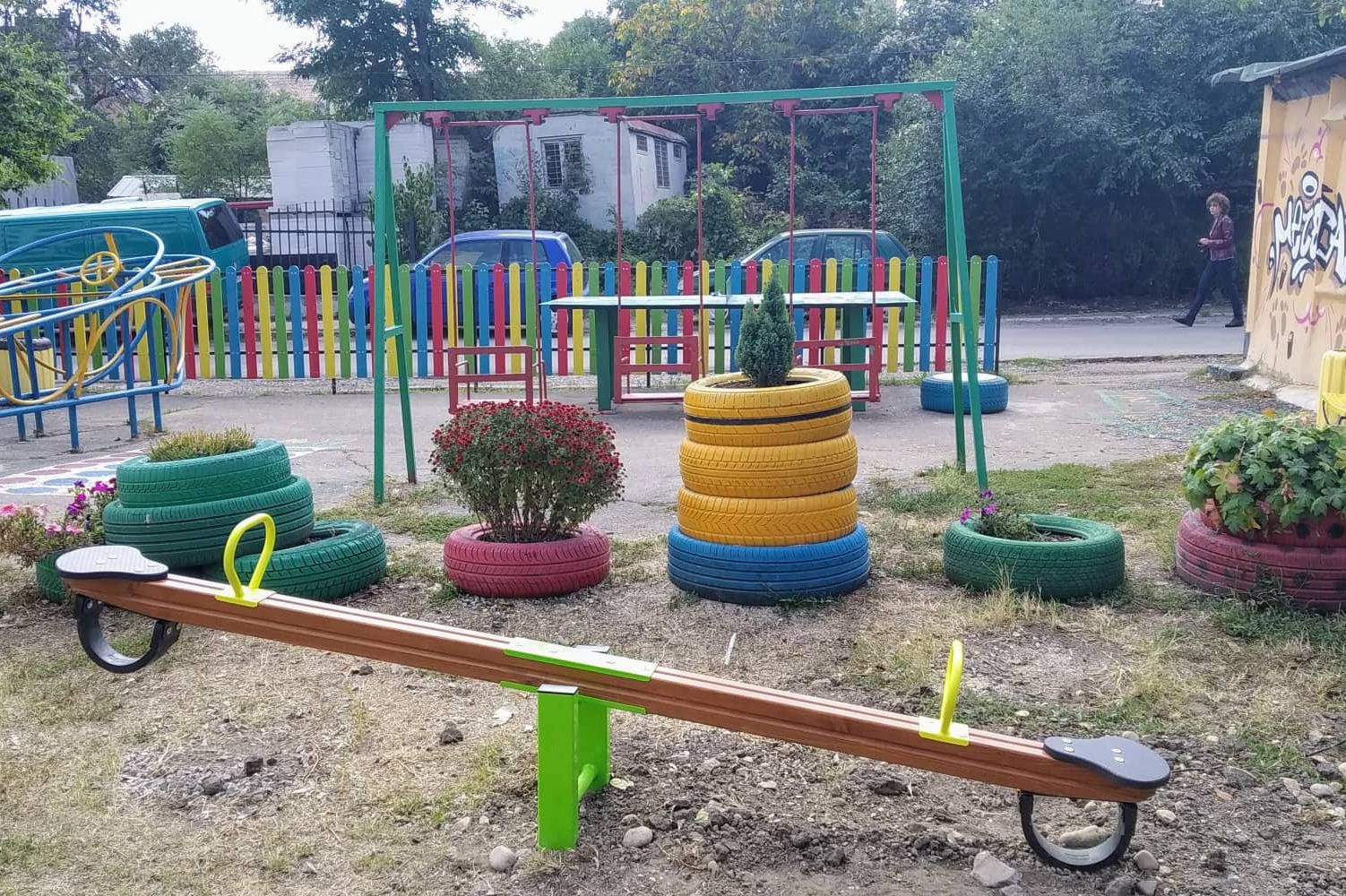 Детска площадка при бл. 80 в "Христо Смирненски" в Слатина