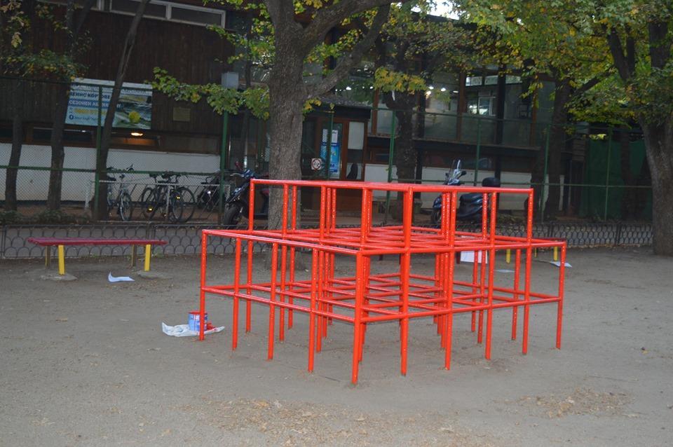 Ремонтираха детска площадка в Борисовата градина