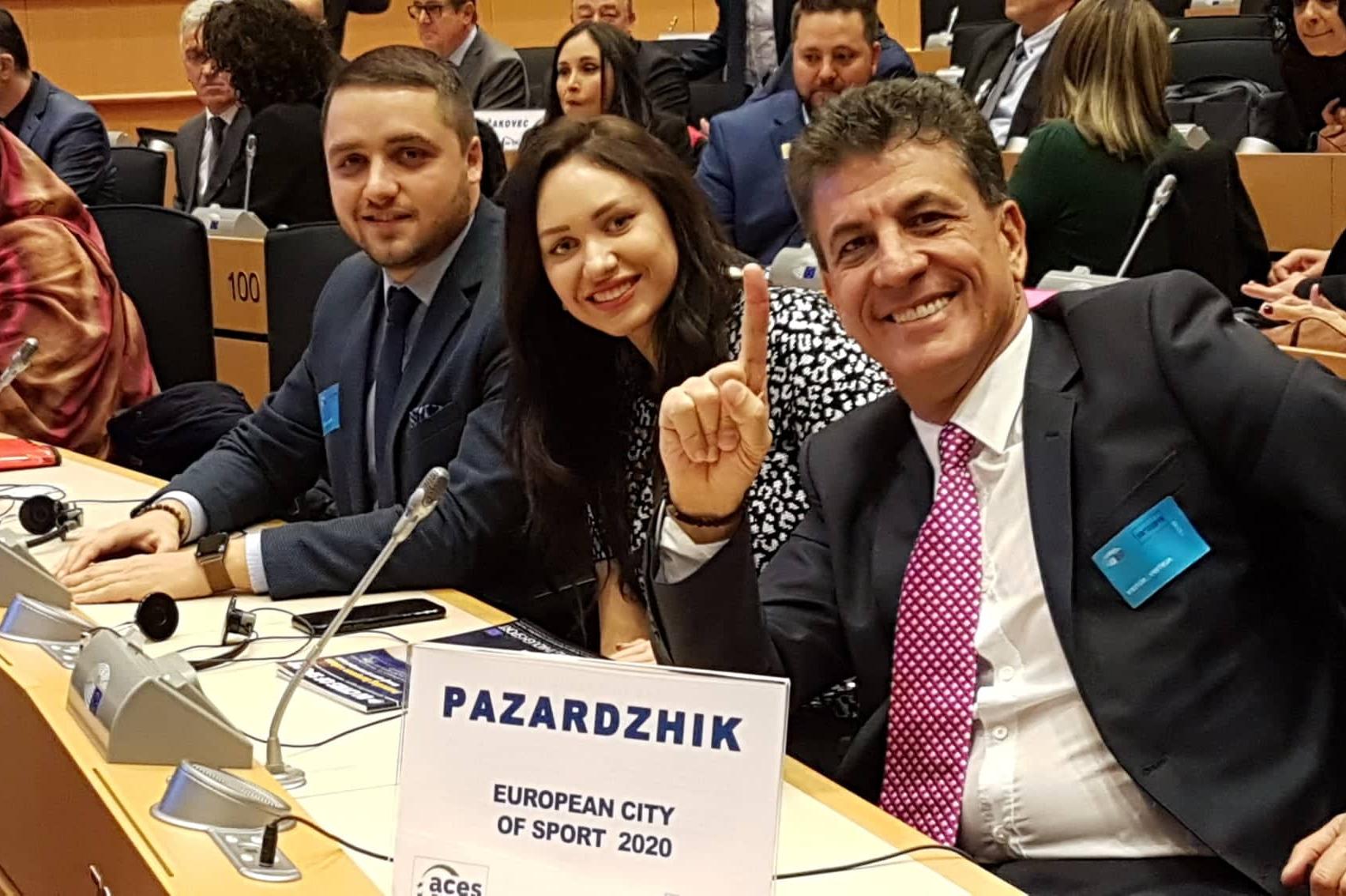 Кметът на Пазарджик получава титлата и знамето "Европейски град на спорта 2