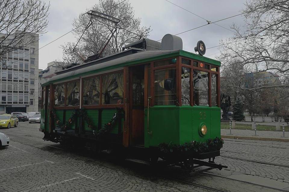 "Коледна феерия" с ретро трамвай из София