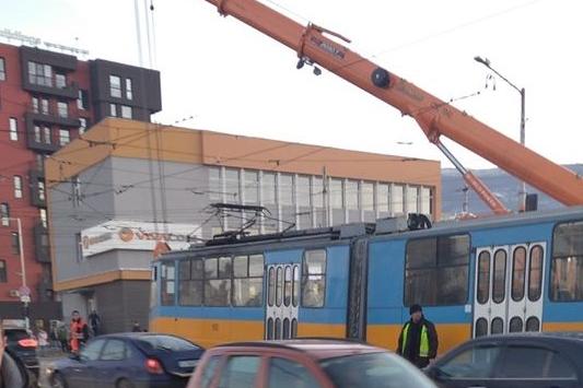 Трамвай 11 излезе от релсите в Овча купел