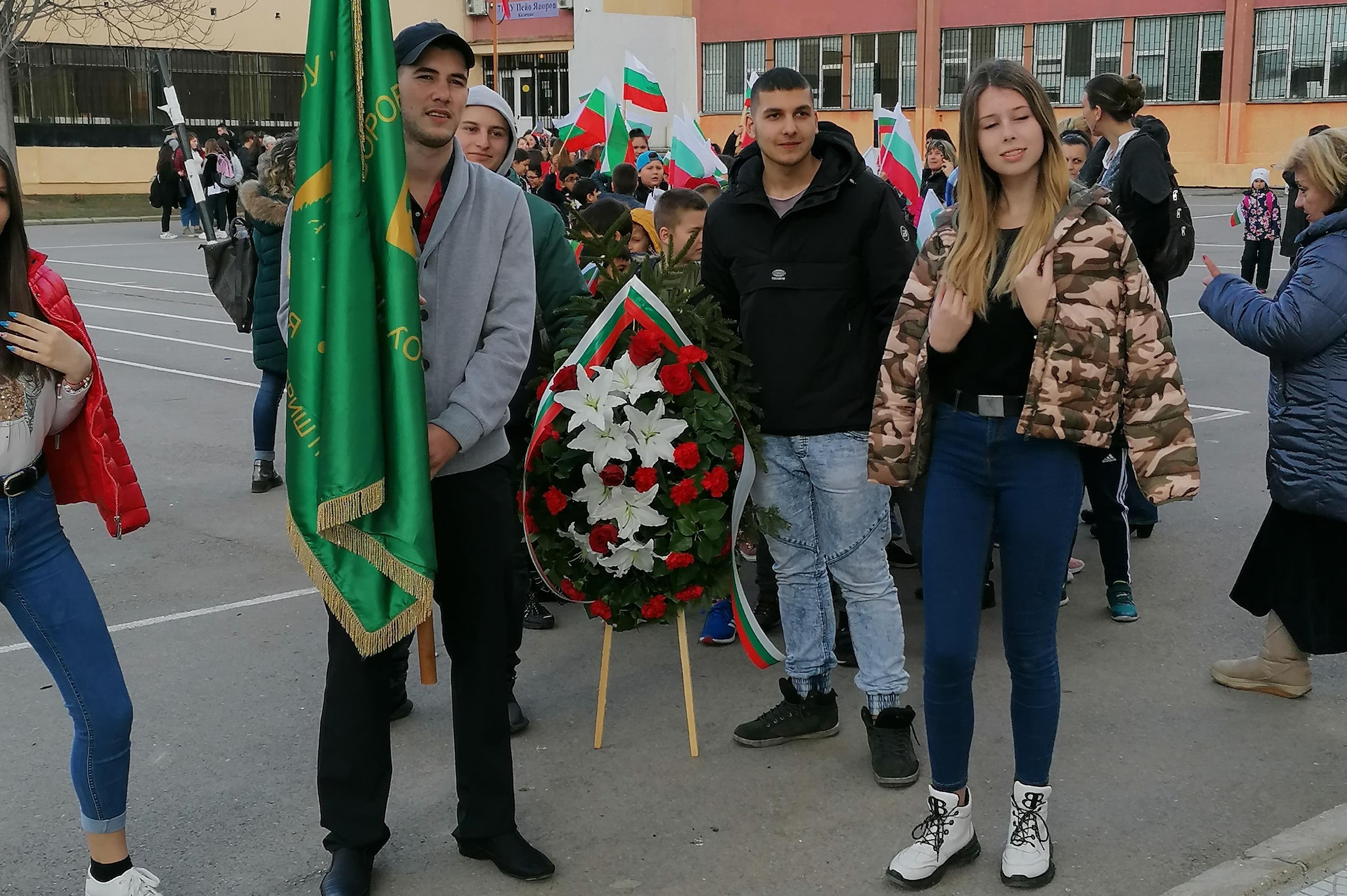 Ученици от Казичене се включиха в шествие за 3-ти март