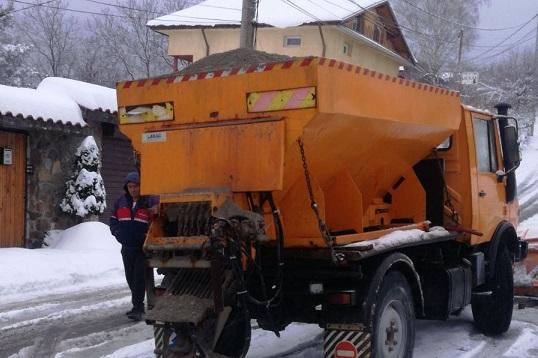 Дезинфекция на спирките по Южната дъга, изчистен сняг в "Панчарево" и "Вито