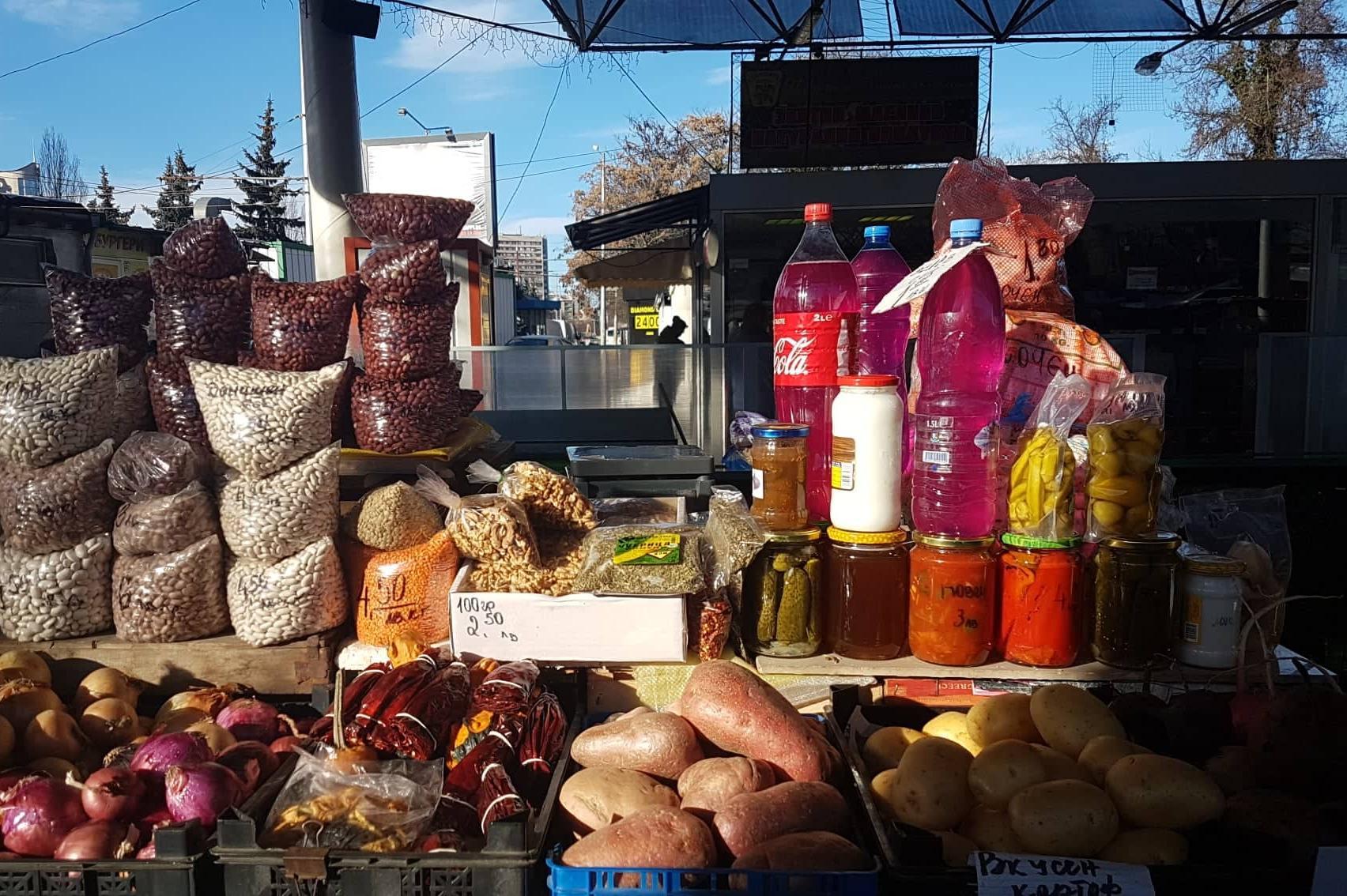 Дезинфекцираха пазарите в столичните "Иван Вазов", Красно село и Борово