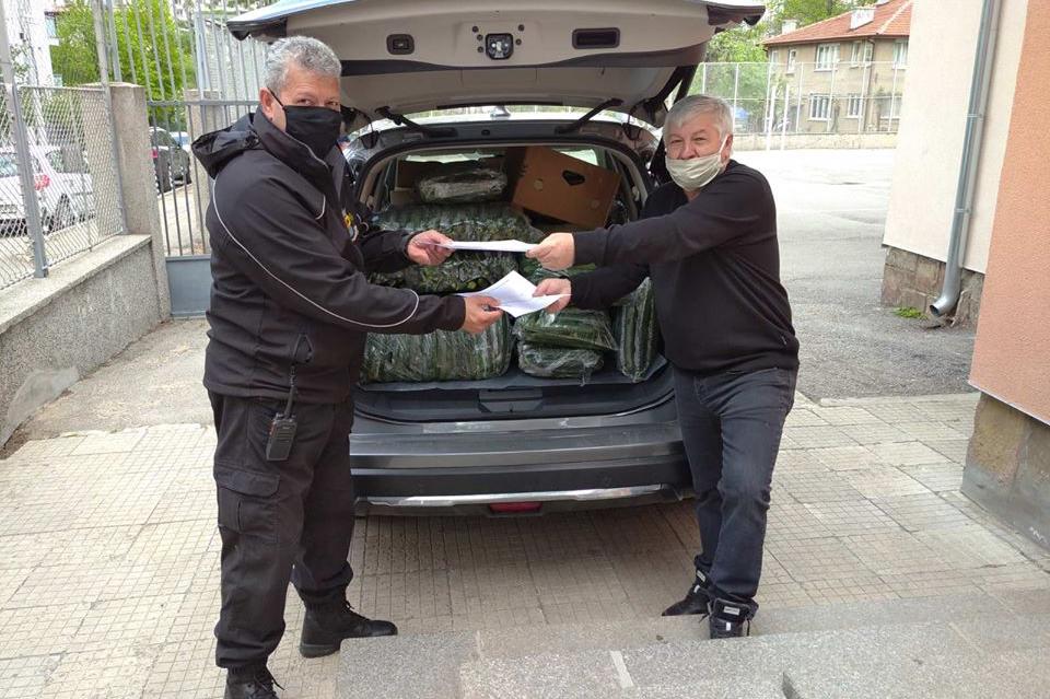 Добро дело: Второкласници от 5 ОУ в София дариха храна на хора в нужда
