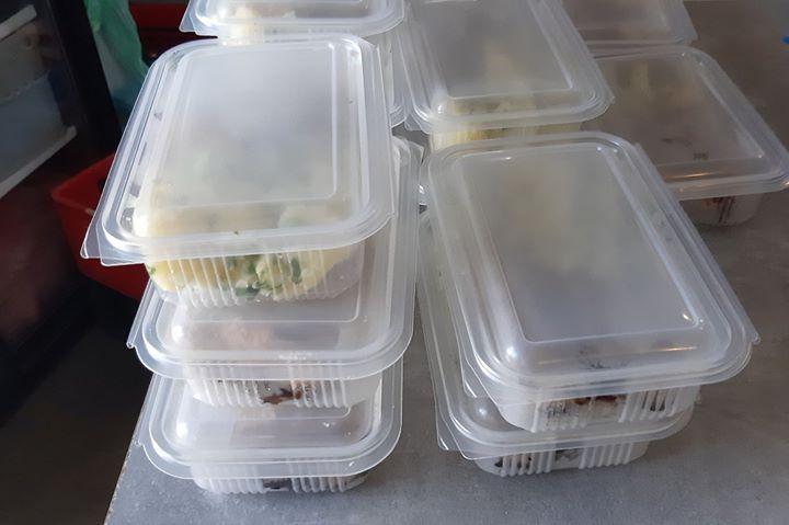 Доброволци доставиха храна на 72 в район "Триадица"