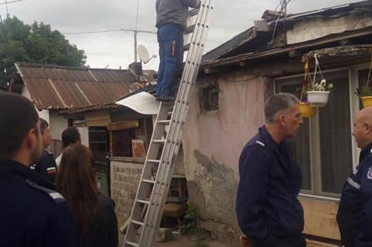 ЧЕЗ, полиция и община проверяват за кражба на ток в Сердика