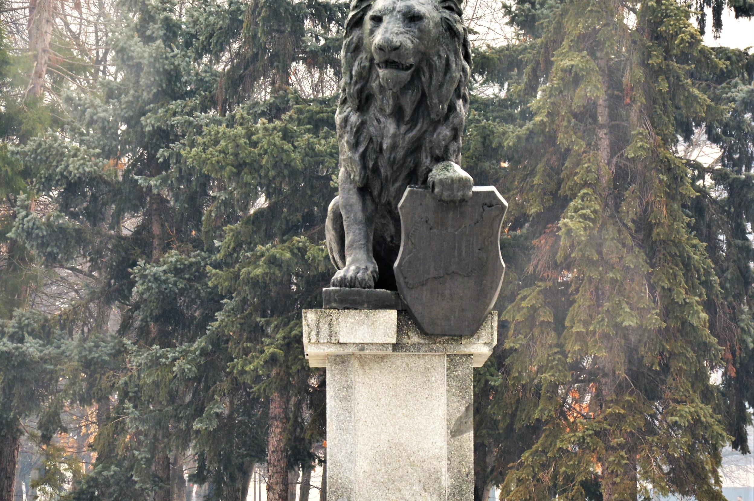 Градинката на НДК, паметника с лъвчето