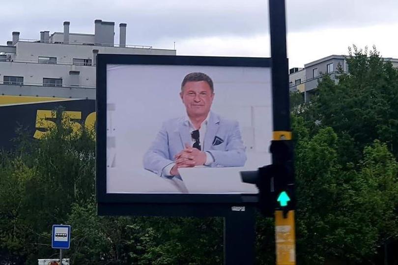 Милен Цветков се усмихва от над 10 билборда големи кръстовища в София