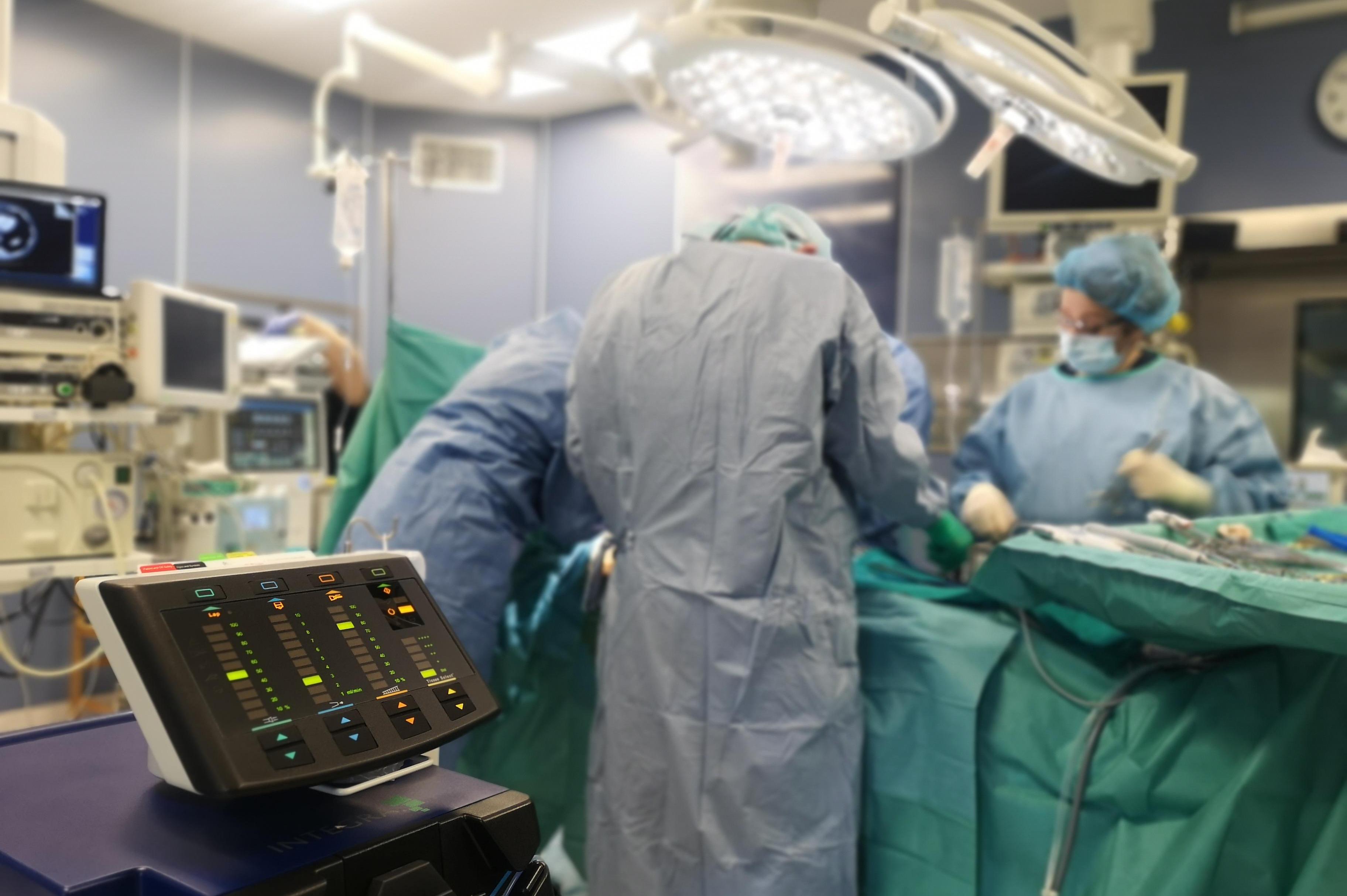 Нова апаратура за щадяща чернодробна хирургия помага на лекарите от ВМА