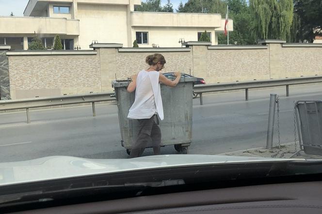 Жена премести кофа за боклук, за да паркира, и получи глоба