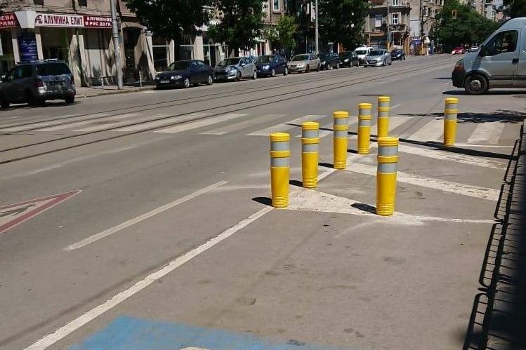 Монтират ограничители до пешеходни пътеки на "Ал. Стамболийски" в София