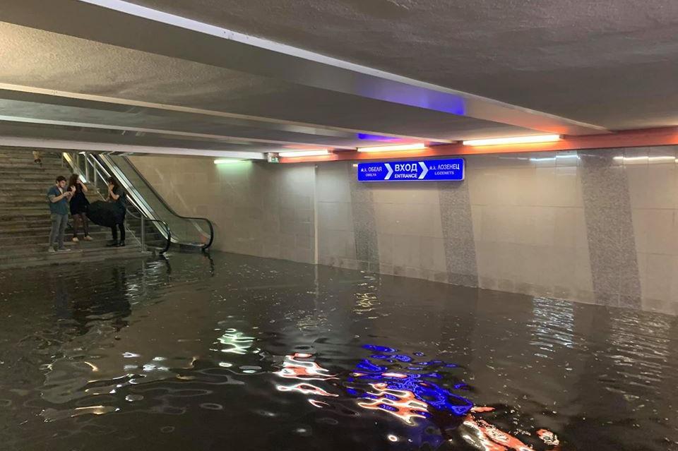 След потопа в София: Най-много сигнали за наводнения в "Триадица" и "Красно