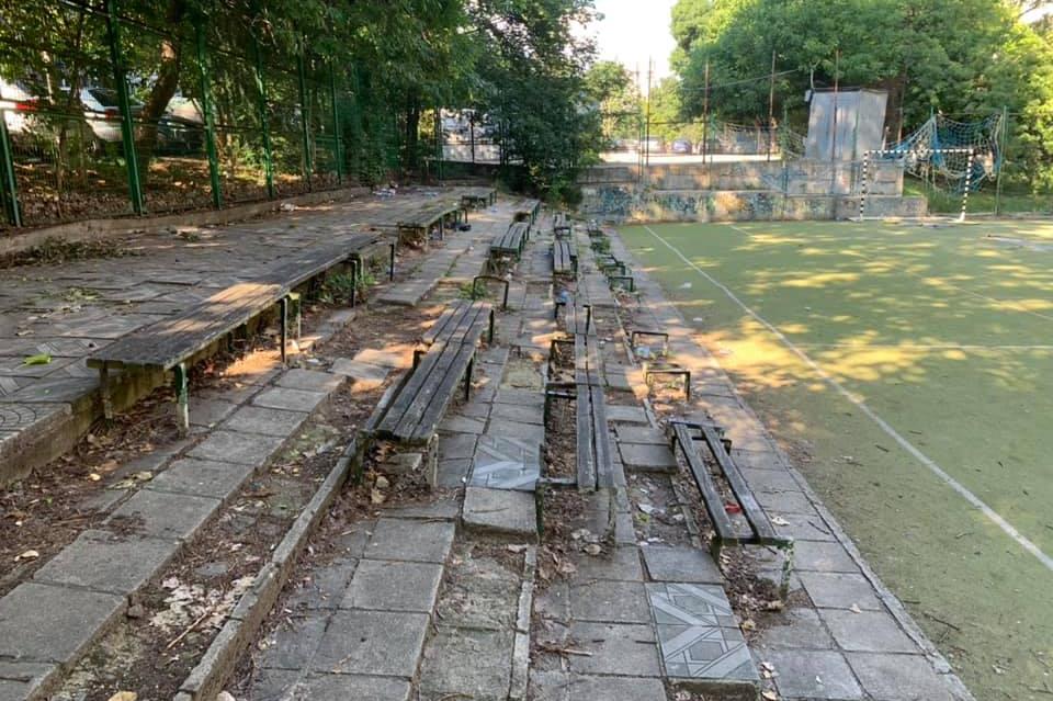 Район Изгрев ремонтира игрището при бл. 30 в Дианабад