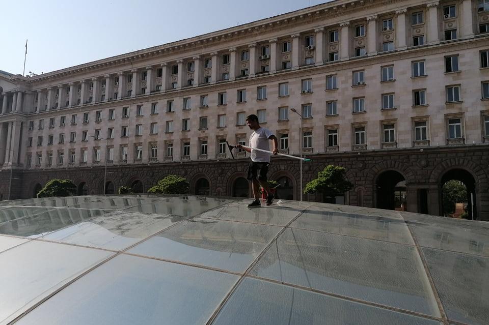 Измиха и светнаха стъклените куполи на Ларгото в столицата