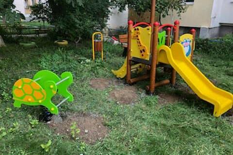 Ремонтират паркинг и детска площадка в "Сердика"