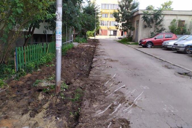 Ремонтират паркинг и детска площадка в "Сердика"