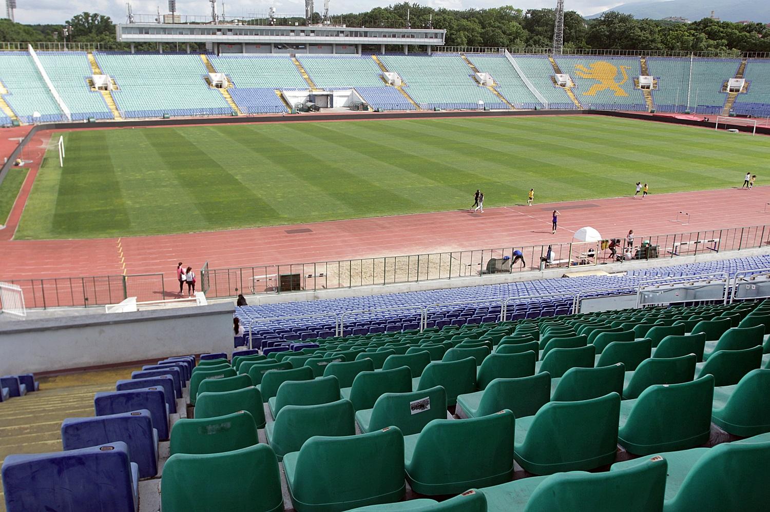 Футболен мач затварят движението около Националния стадион