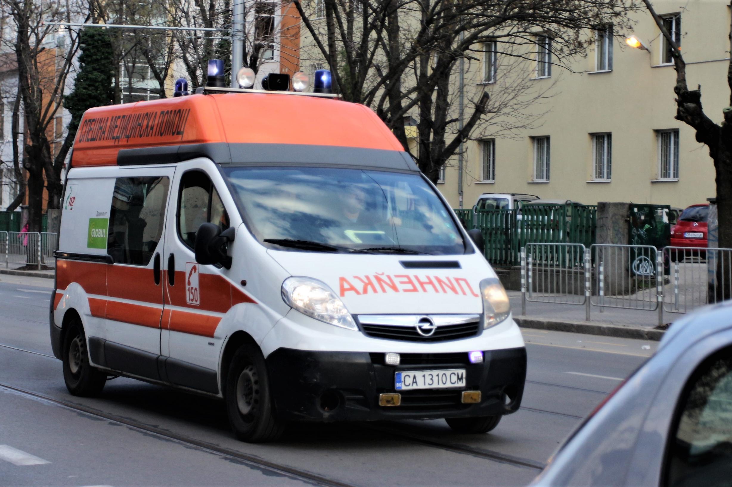 Двама строители паднаха от 8 метра в района на Кремиковци, починаха на път 