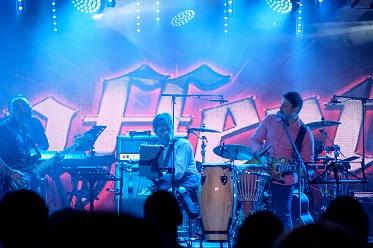Най-шумната бг-група с реверанс към "Бийтълс" в меломанския клуб на София