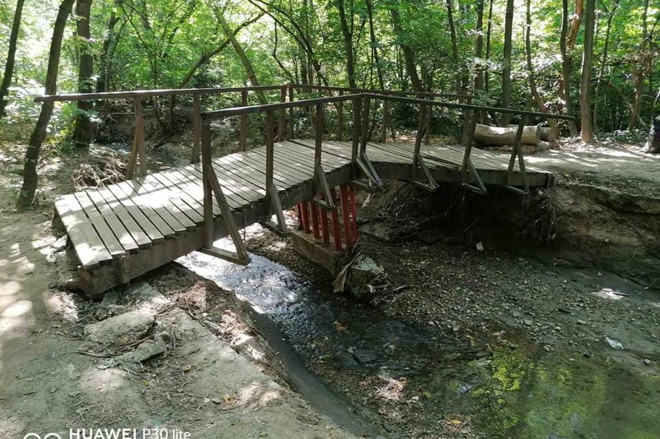 Укрепиха временно моста в "Ловен парк"