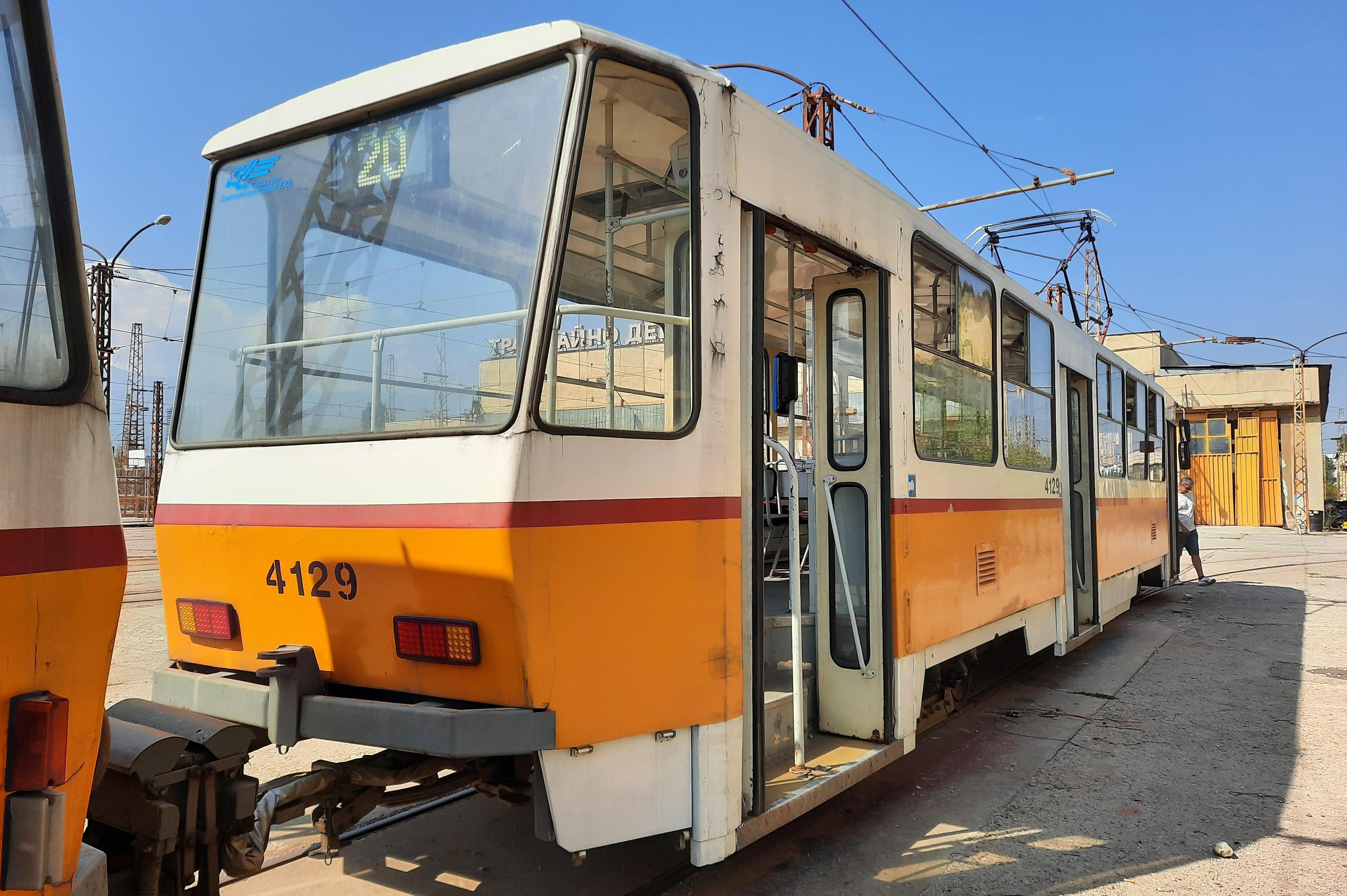 "Нов живот за старите табели" преобразява мотрисите по линията на трамвай 2