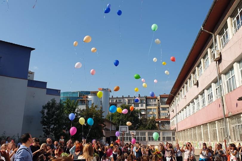 Първият учебен ден в София: Без цветя и тържества, емоции само за първолаци