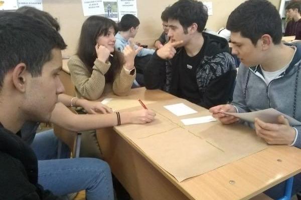 Добротворци: Ученици от "Добри Войников" със собствен проект си осигуриха л