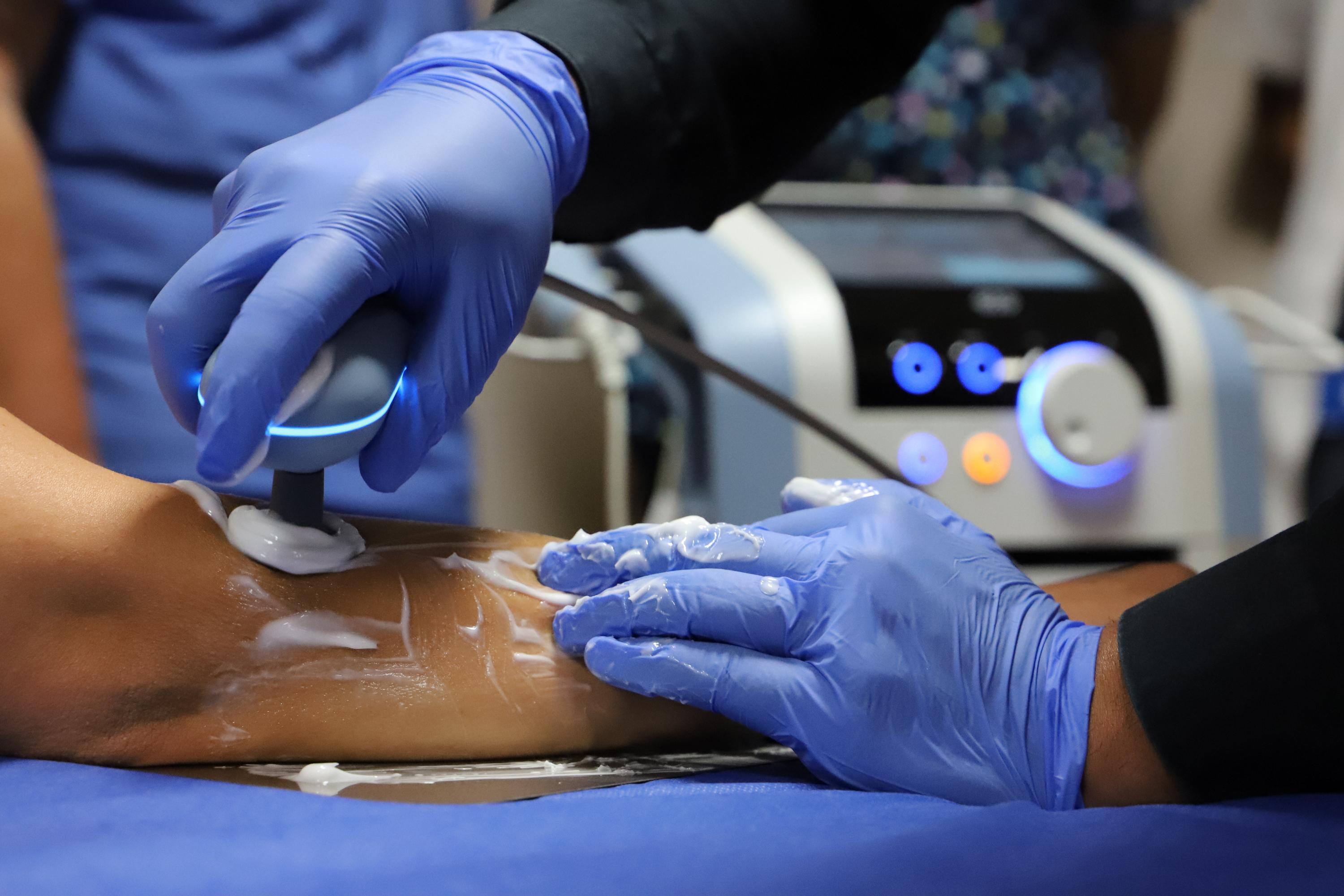 Нова апаратура и иновативни терапии лекуват травми във Военномедицинска ака