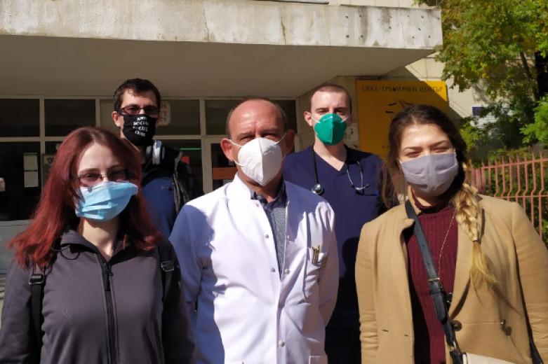 Доброволци-специализанти се борят с COVID-19 в Пета градска болница в София