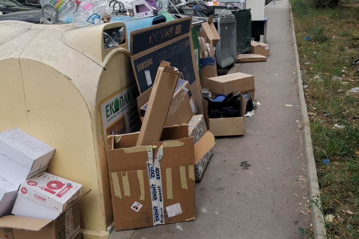 Столичани затънаха в боклуци в Студентски град (СНИМКИ)