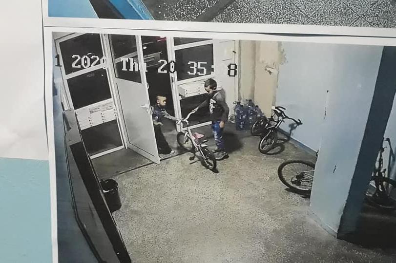 Деца крадат велосипеди в “Обеля” (СНИМКИ)